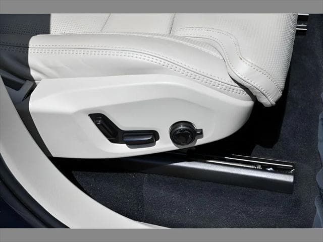 2024 Volvo XC90 SUV in Denim Blue Metallic thumbnail 34