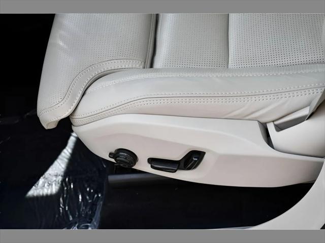 2024 Volvo XC90 SUV in Denim Blue Metallic thumbnail 36