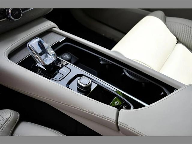 2024 Volvo XC90 SUV in Denim Blue Metallic thumbnail 38
