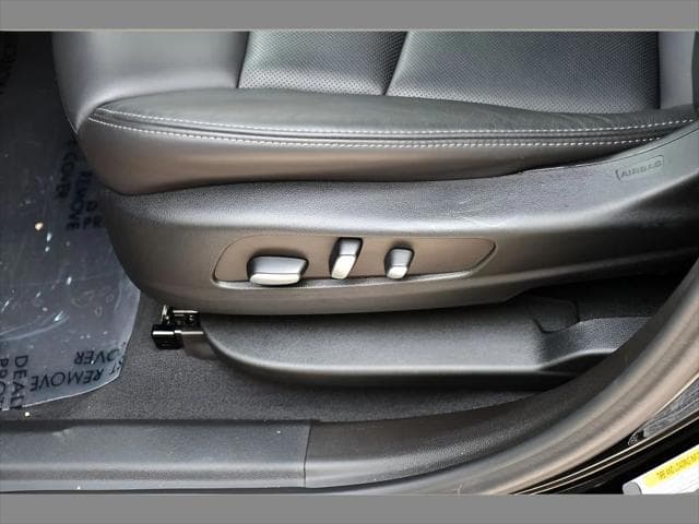 2023 Cadillac XT6 SUV in Stellar Black Metallic thumbnail 35