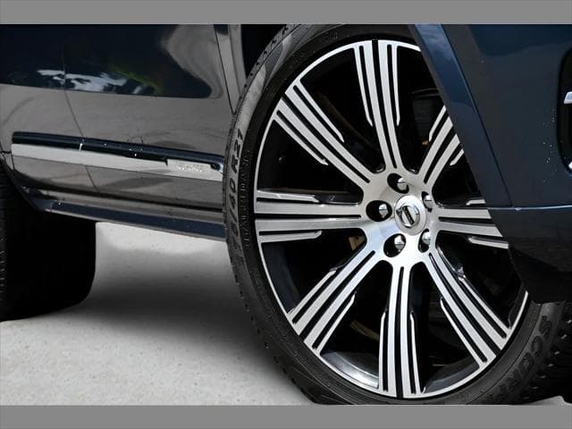 2024 Volvo XC90 Recharge Plug-In Hybrid SUV in Denim Blue Metallic thumbnail 11