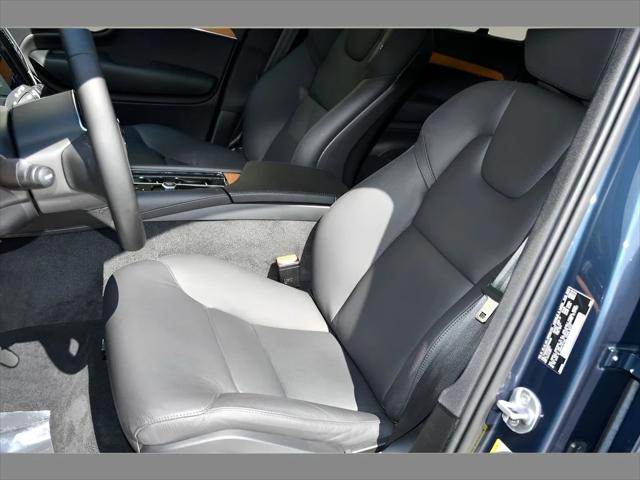 2024 Volvo XC90 Recharge Plug-In Hybrid SUV in Denim Blue Metallic thumbnail 14