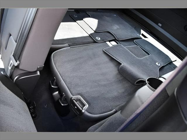 2024 Volvo XC90 Recharge Plug-In Hybrid SUV in Denim Blue Metallic thumbnail 17