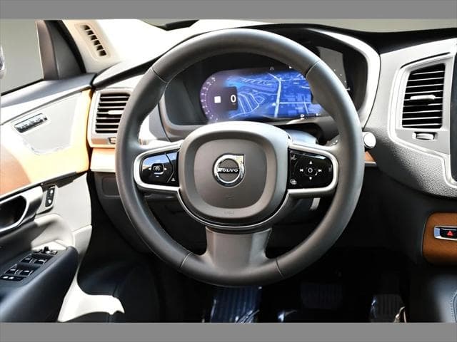 2024 Volvo XC90 Recharge Plug-In Hybrid SUV in Denim Blue Metallic thumbnail 18