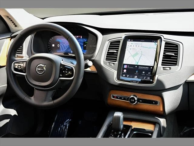2024 Volvo XC90 Recharge Plug-In Hybrid SUV in Denim Blue Metallic thumbnail 19