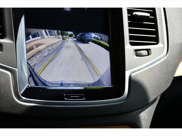 2024 Volvo XC90 Recharge Plug-In Hybrid SUV in Denim Blue Metallic thumbnail 24