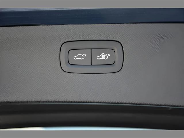 2024 Volvo XC90 Recharge Plug-In Hybrid SUV in Denim Blue Metallic thumbnail 26