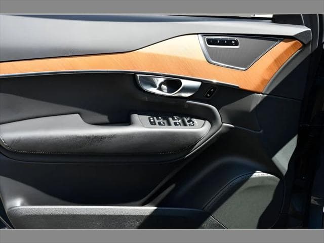 2024 Volvo XC90 Recharge Plug-In Hybrid SUV in Denim Blue Metallic thumbnail 28