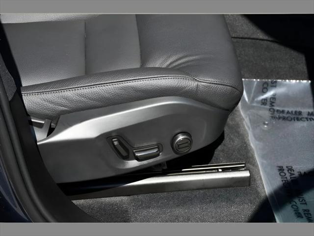 2024 Volvo XC90 Recharge Plug-In Hybrid SUV in Denim Blue Metallic thumbnail 32