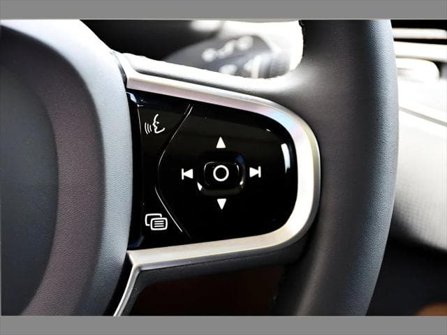 2024 Volvo XC90 Recharge Plug-In Hybrid SUV in Denim Blue Metallic thumbnail 35