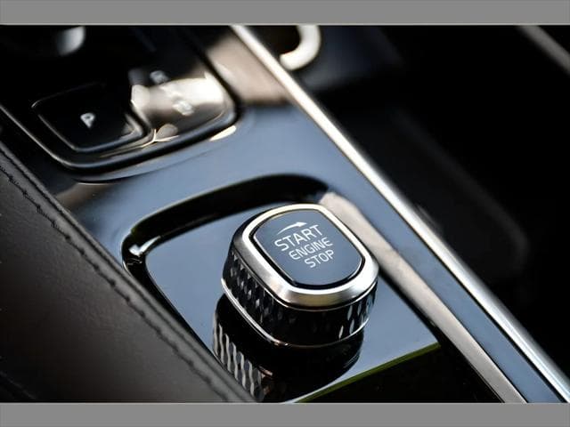 2024 Volvo XC90 Recharge Plug-In Hybrid SUV in Denim Blue Metallic thumbnail 37