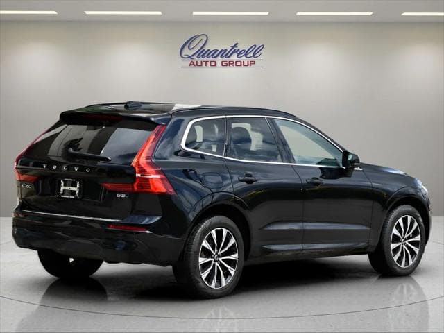 2023 Volvo XC60 SUV in Onyx Black Metallic thumbnail 4