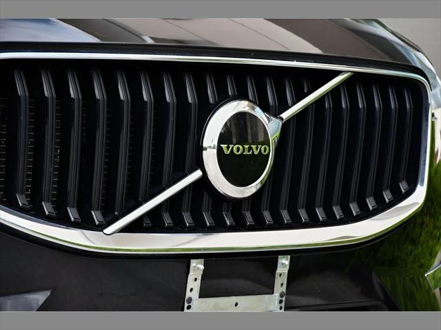 2023 Volvo XC60 SUV in Onyx Black Metallic thumbnail 10