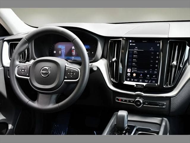 2023 Volvo XC60 SUV in Onyx Black Metallic thumbnail 17