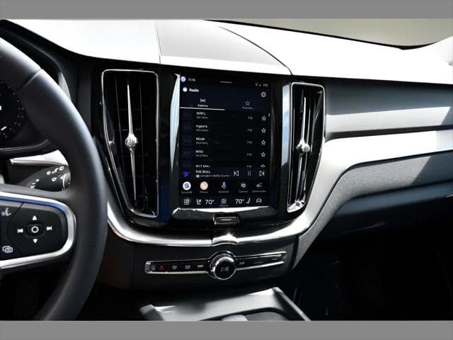 2023 Volvo XC60 SUV in Onyx Black Metallic thumbnail 19