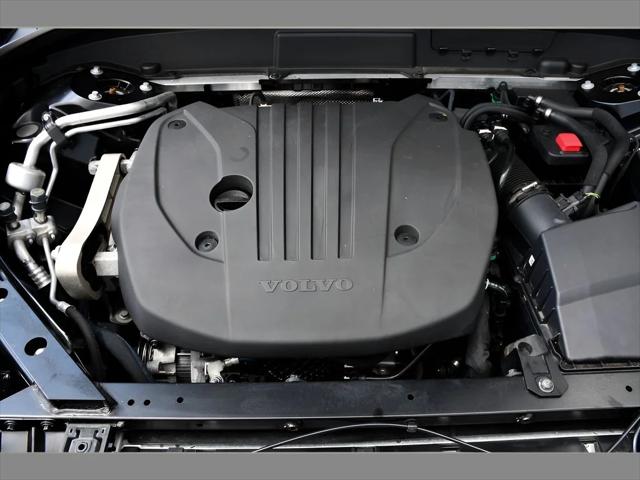 2023 Volvo XC60 SUV in Onyx Black Metallic thumbnail 25