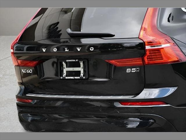 2023 Volvo XC60 SUV in Onyx Black Metallic thumbnail 28