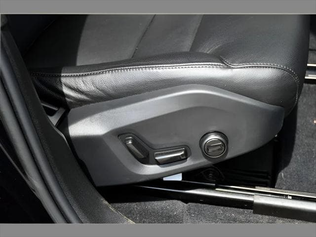 2023 Volvo XC60 SUV in Onyx Black Metallic thumbnail 31