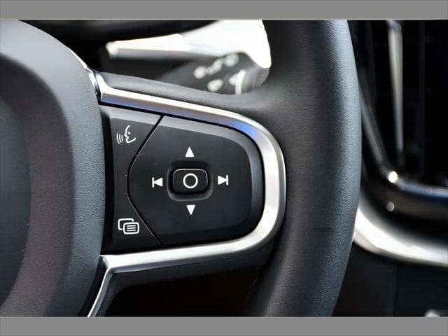 2023 Volvo XC60 SUV in Onyx Black Metallic thumbnail 34