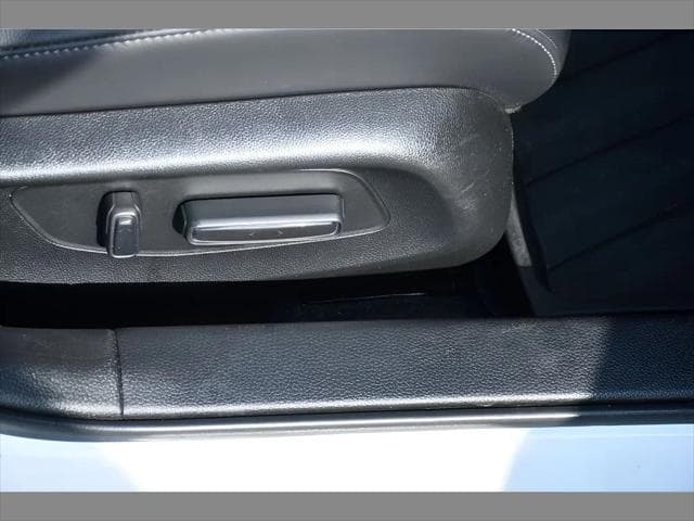 2022 Honda Civic Hatchback Hatchback in Platinum White Pearl thumbnail 31