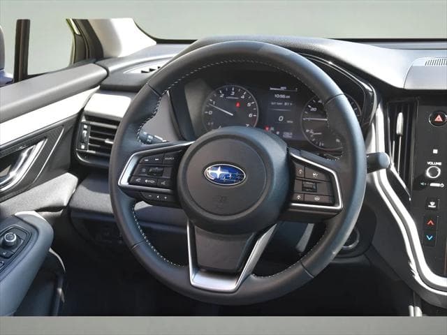 2025 Subaru Outback SUV in Crystal Black Silica thumbnail 14