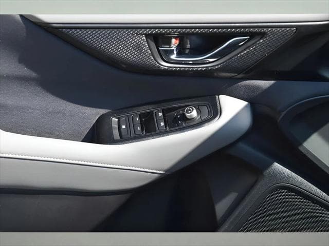 2025 Subaru Outback SUV in Crystal Black Silica thumbnail 22