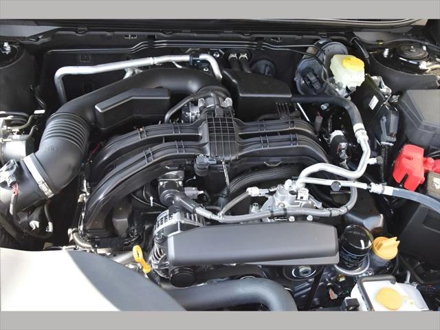 2025 Subaru Outback SUV in Crystal Black Silica thumbnail 30