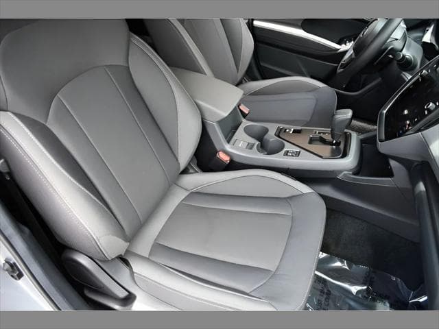 2026 Subaru Crosstrek SUV in Ice Silver Metallic thumbnail 29