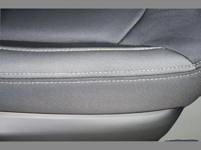 2026 Subaru Crosstrek SUV in Ice Silver Metallic thumbnail 30