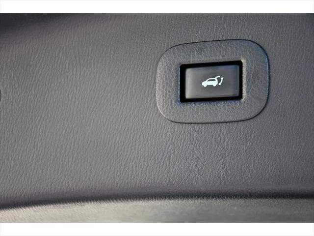 2019 INFINITI QX80 SUV in Liquid Platinum thumbnail 25