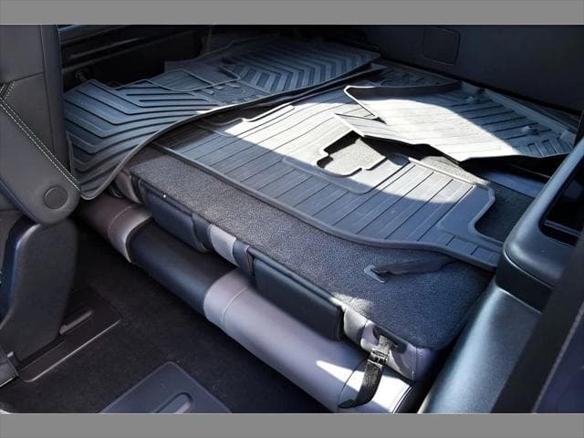 2023 Subaru Ascent SUV in Crystal White Pearl thumbnail 17