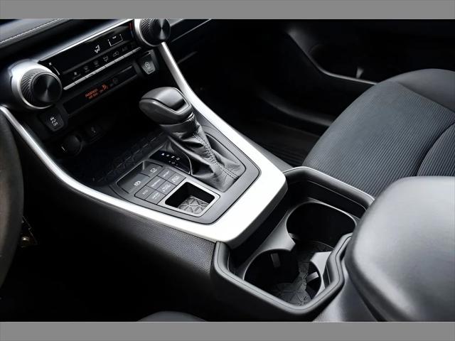 2021 Toyota RAV4 SUV in Magnetic Gray Metallic thumbnail 32