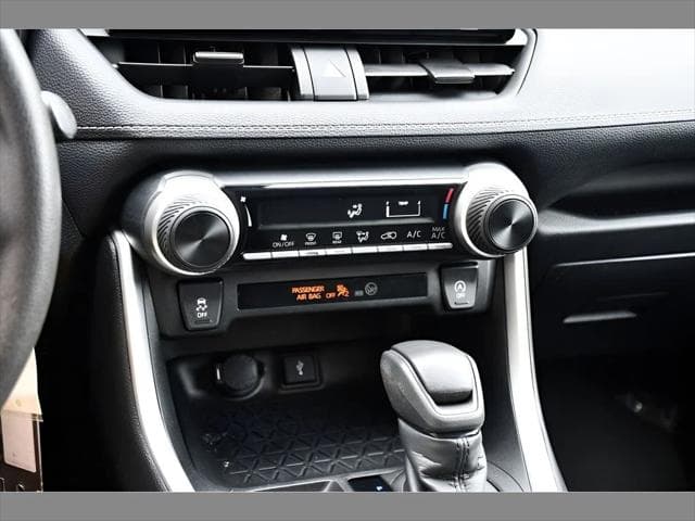 2021 Toyota RAV4 SUV in Magnetic Gray Metallic thumbnail 33