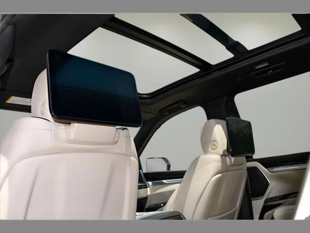 2025 Cadillac Escalade ESV SUV in Crystal White Tricoat thumbnail 16