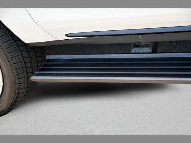 2025 Cadillac Escalade ESV SUV in Crystal White Tricoat thumbnail 29