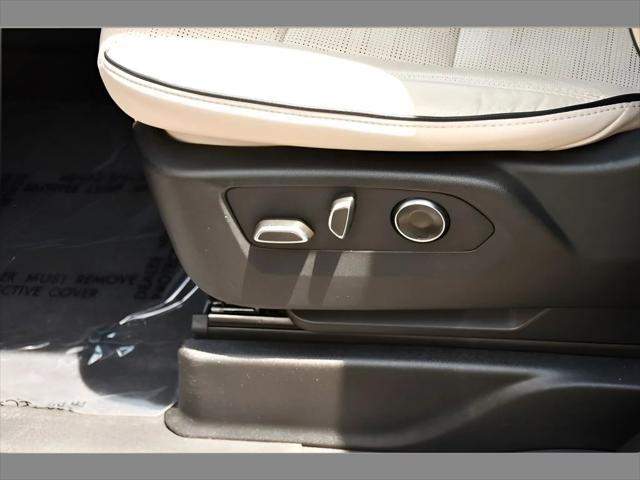 2025 Cadillac Escalade ESV SUV in Crystal White Tricoat thumbnail 34