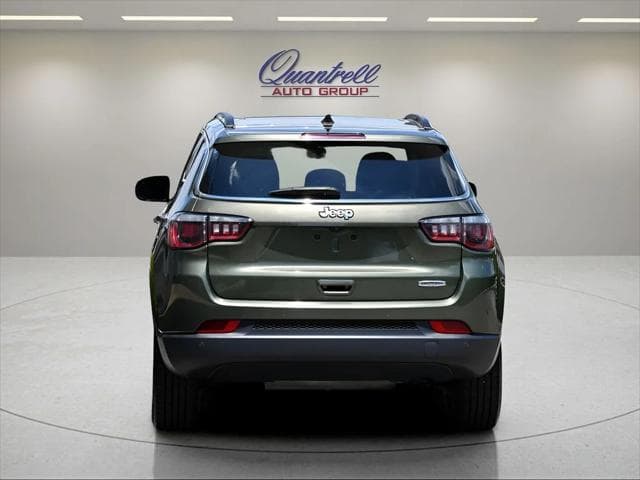 2020 Jeep Compass SUV in Olive Green Pearlcoat thumbnail 5