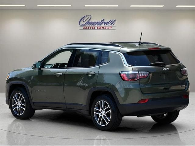 2020 Jeep Compass SUV in Olive Green Pearlcoat thumbnail 10