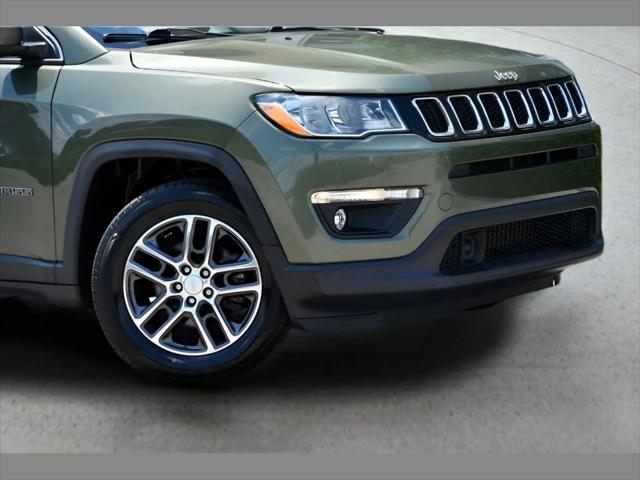 2020 Jeep Compass SUV in Olive Green Pearlcoat thumbnail 11