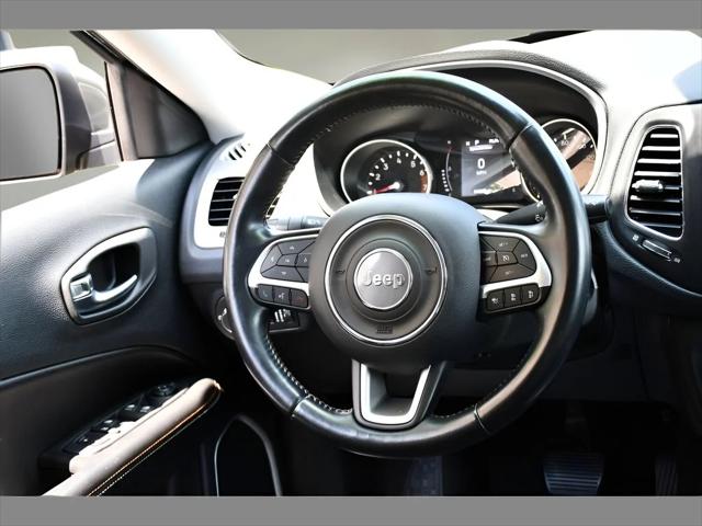 2020 Jeep Compass SUV in Olive Green Pearlcoat thumbnail 18