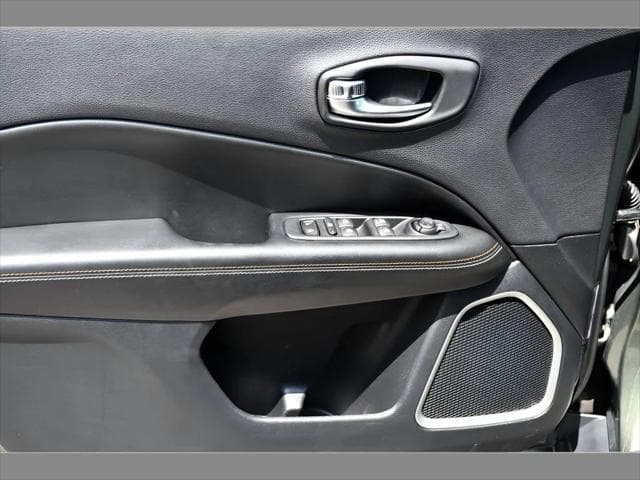 2020 Jeep Compass SUV in Olive Green Pearlcoat thumbnail 24