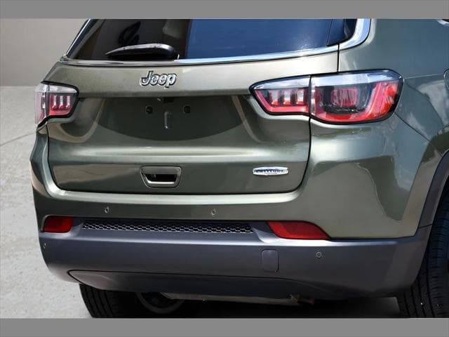 2020 Jeep Compass SUV in Olive Green Pearlcoat thumbnail 27