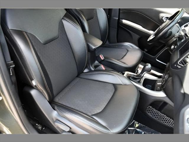 2020 Jeep Compass SUV in Olive Green Pearlcoat thumbnail 29