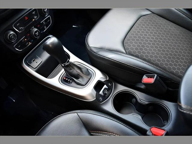 2020 Jeep Compass SUV in Olive Green Pearlcoat thumbnail 33