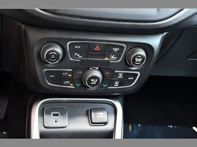 2020 Jeep Compass SUV in Olive Green Pearlcoat thumbnail 34
