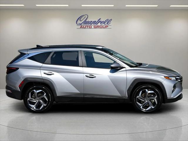 2022 Hyundai Tucson Hybrid SUV in Shimmering Silver thumbnail 3