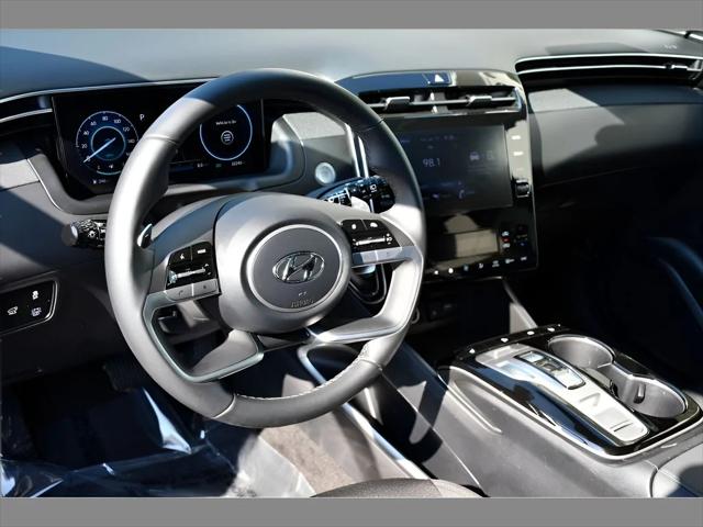 2022 Hyundai Tucson Hybrid SUV in Shimmering Silver thumbnail 13