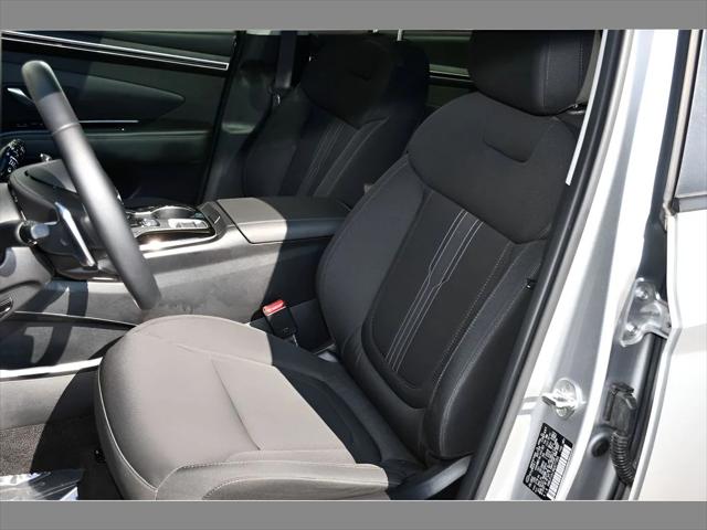 2022 Hyundai Tucson Hybrid SUV in Shimmering Silver thumbnail 14