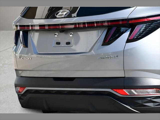 2022 Hyundai Tucson Hybrid SUV in Shimmering Silver thumbnail 29