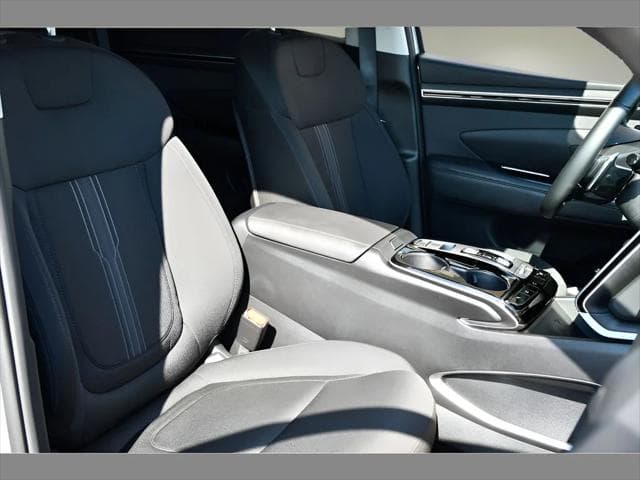 2022 Hyundai Tucson Hybrid SUV in Shimmering Silver thumbnail 31